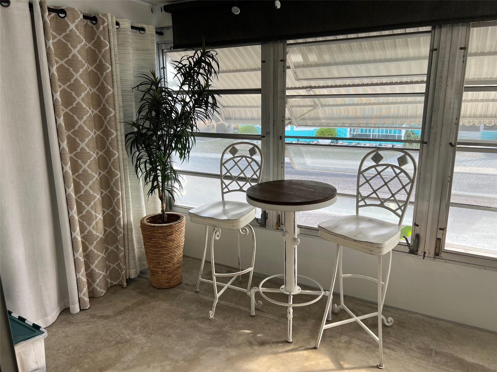 Image 14 of 32 For 576 Queen Palm Street