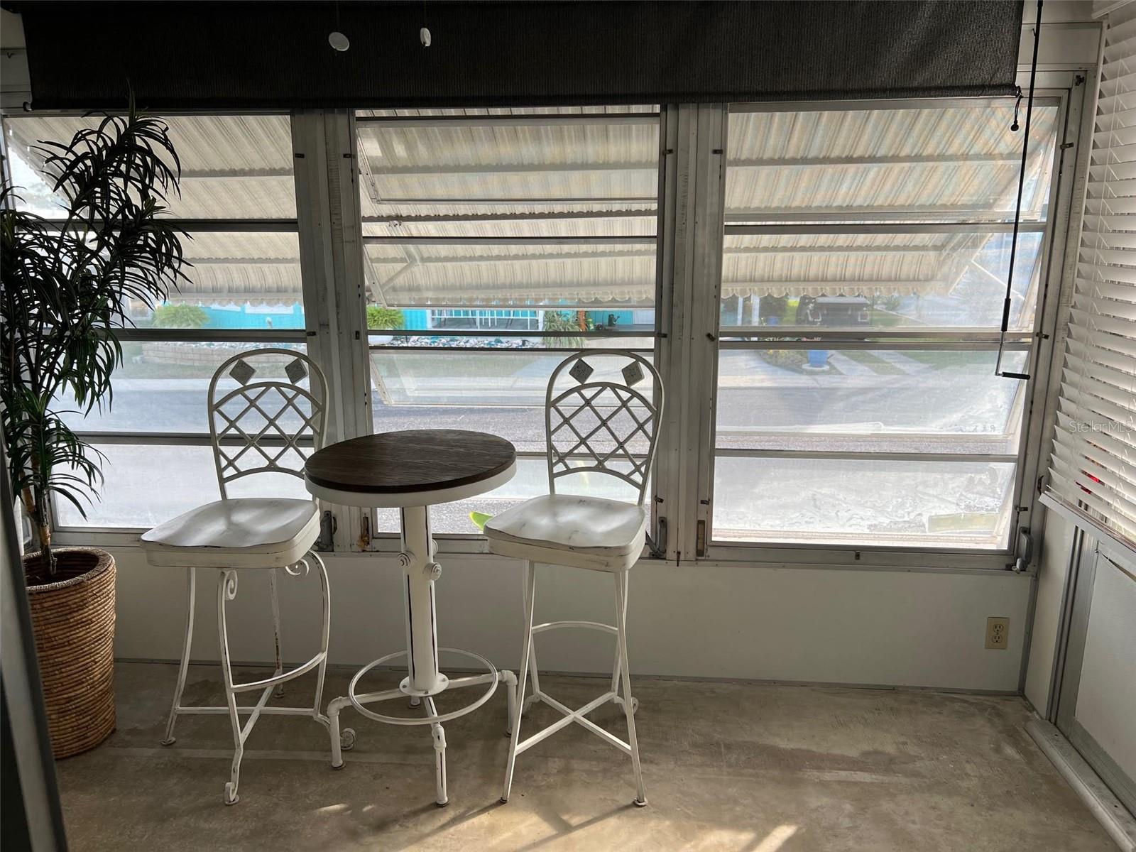 Image 15 of 32 For 576 Queen Palm Street