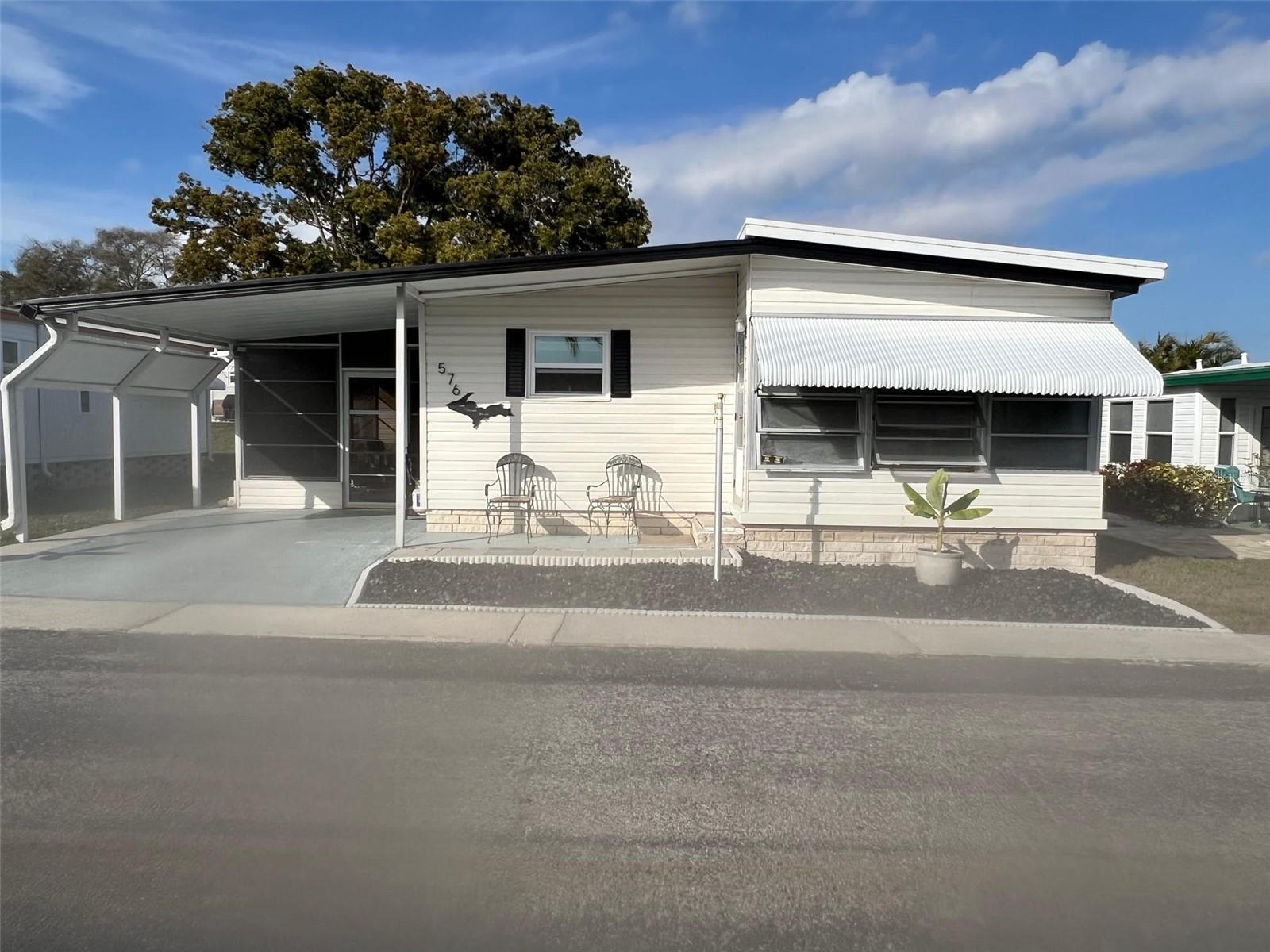 Image 2 of 32 For 576 Queen Palm Street