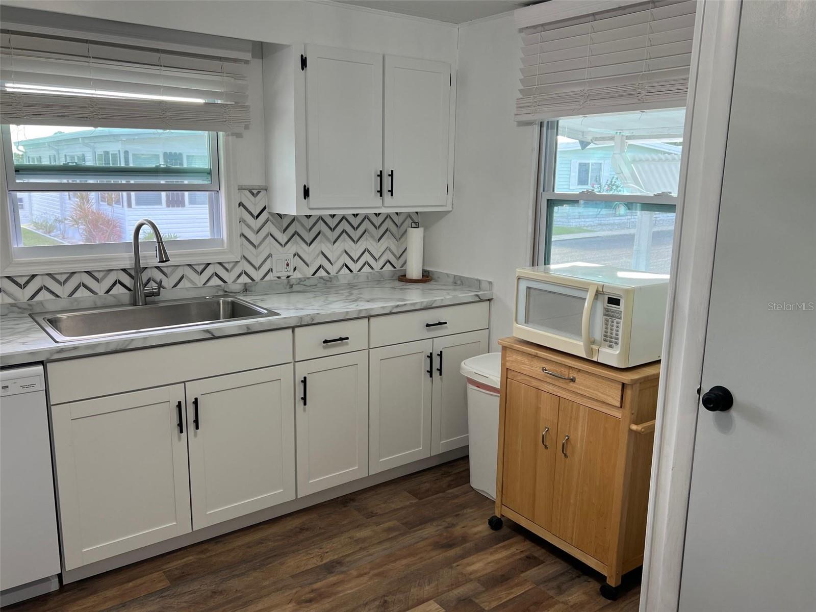 Image 6 of 32 For 576 Queen Palm Street