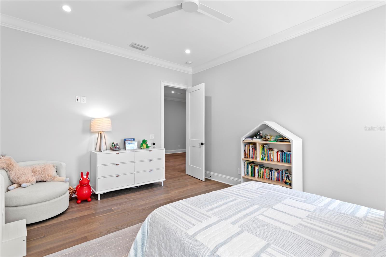 Image 53 of 65 For 4614 Lowell Avenue