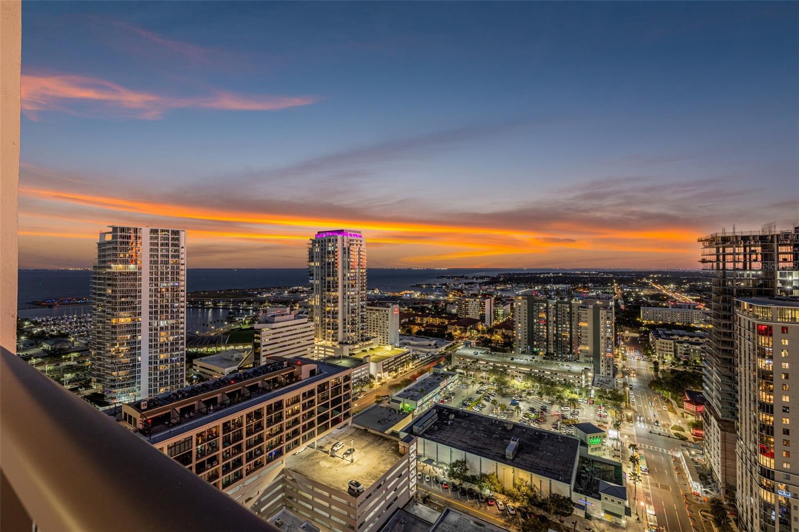 Image 11 of 63 For 275 1st Ave S  2706