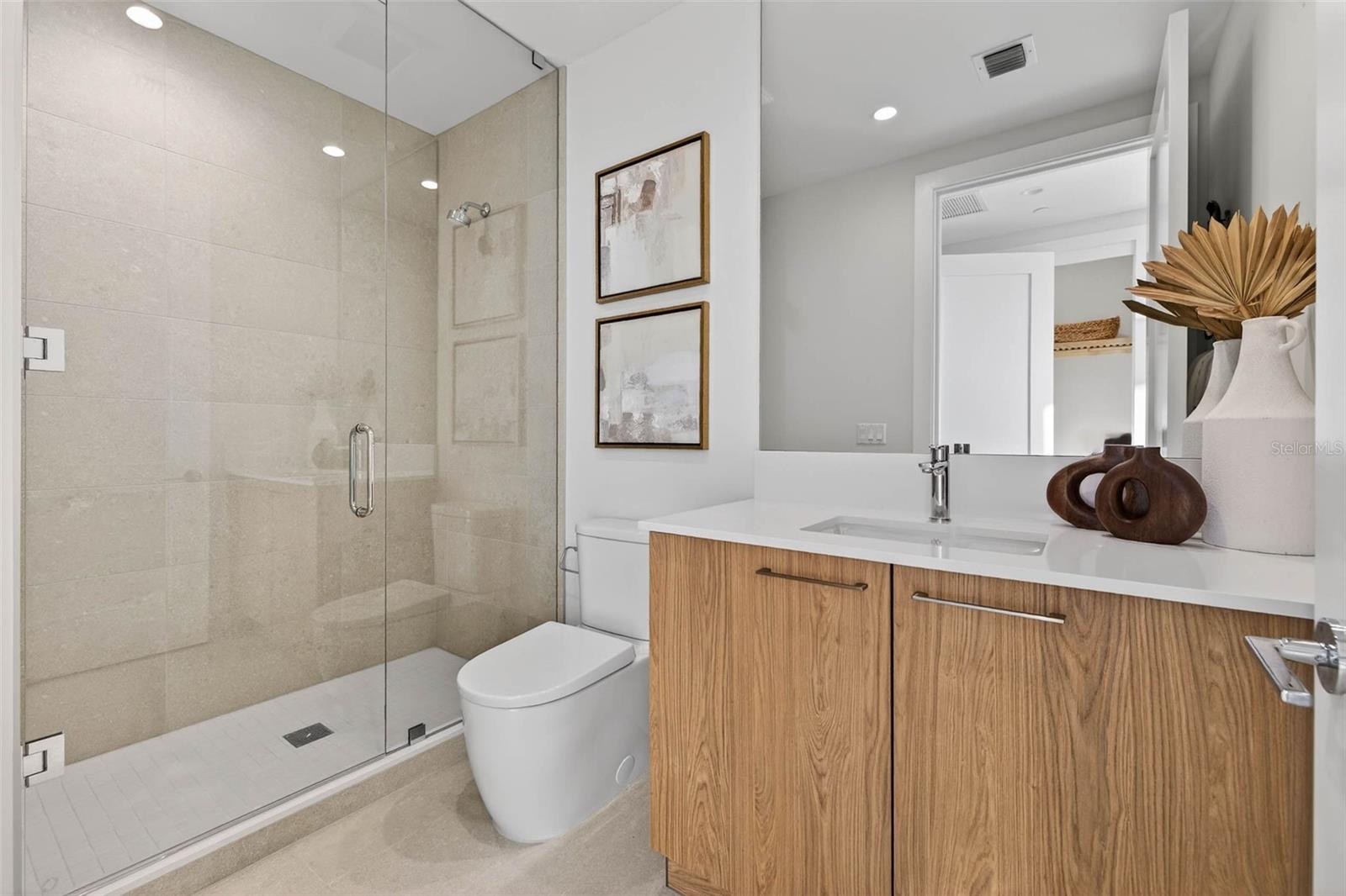 Image 24 of 63 For 275 1st Ave S  2706