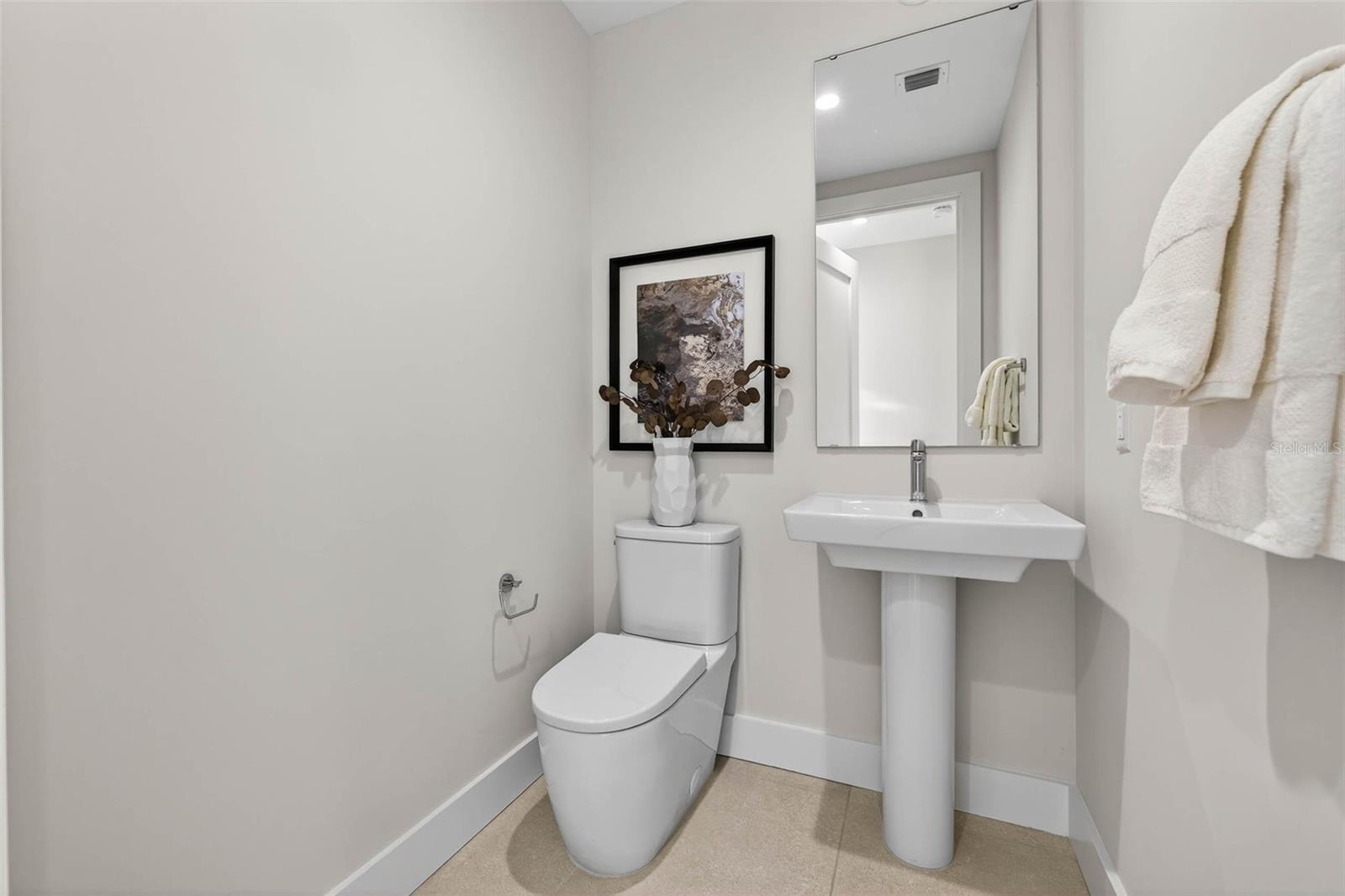 Image 29 of 63 For 275 1st Ave S  2706