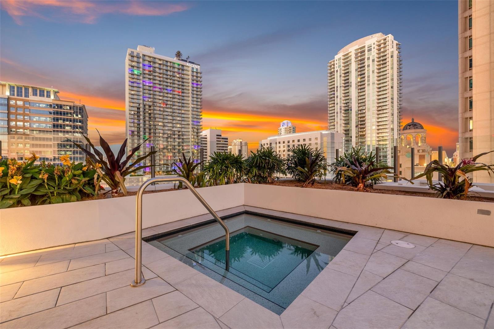 Image 43 of 63 For 275 1st Ave S  2706