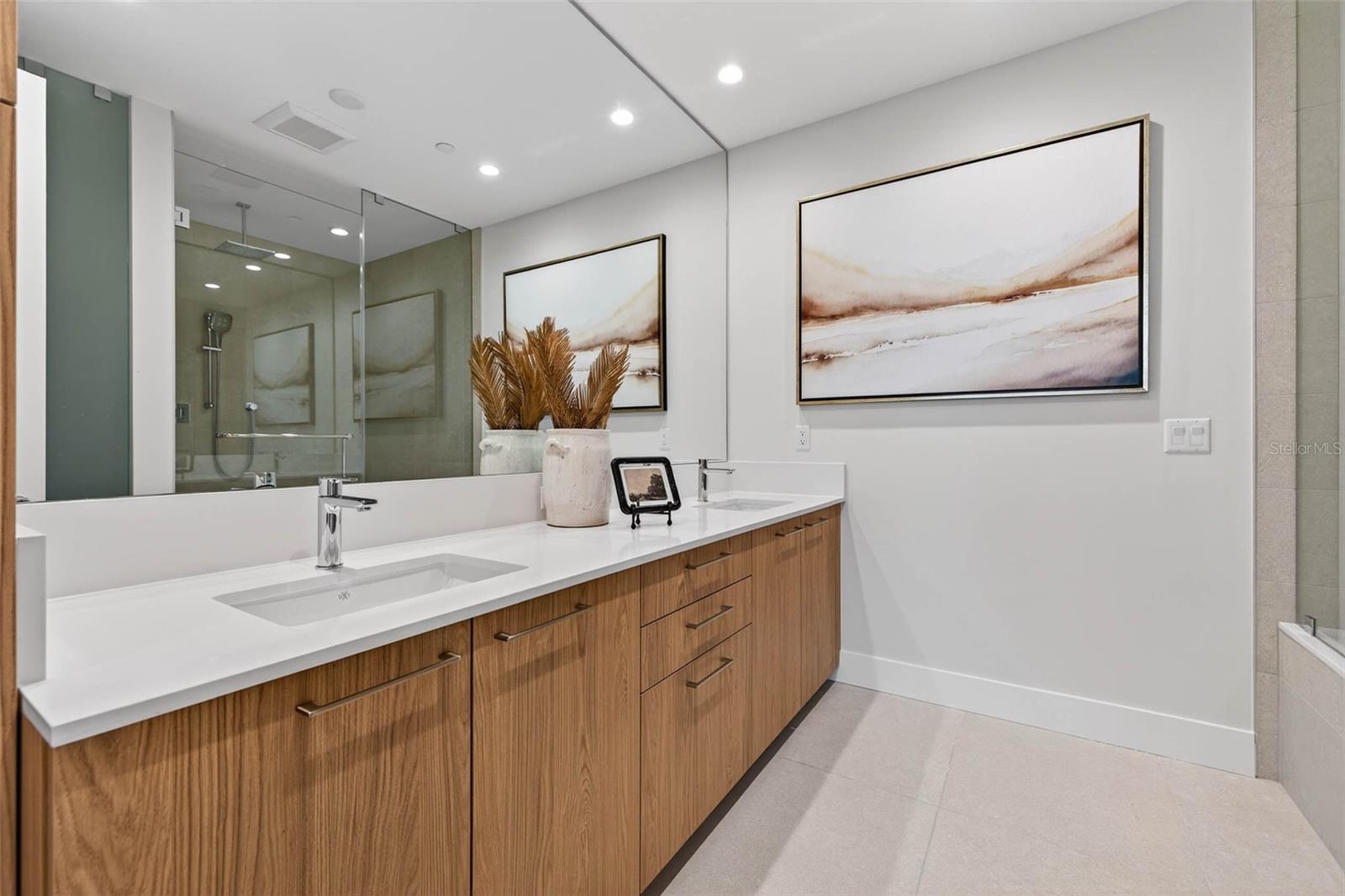 Image 7 of 63 For 275 1st Ave S  2706