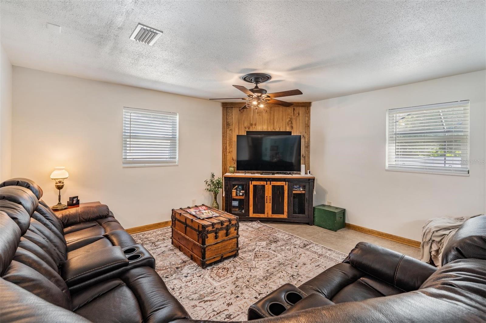 Image 17 of 35 For 2405 Summerlin Drive