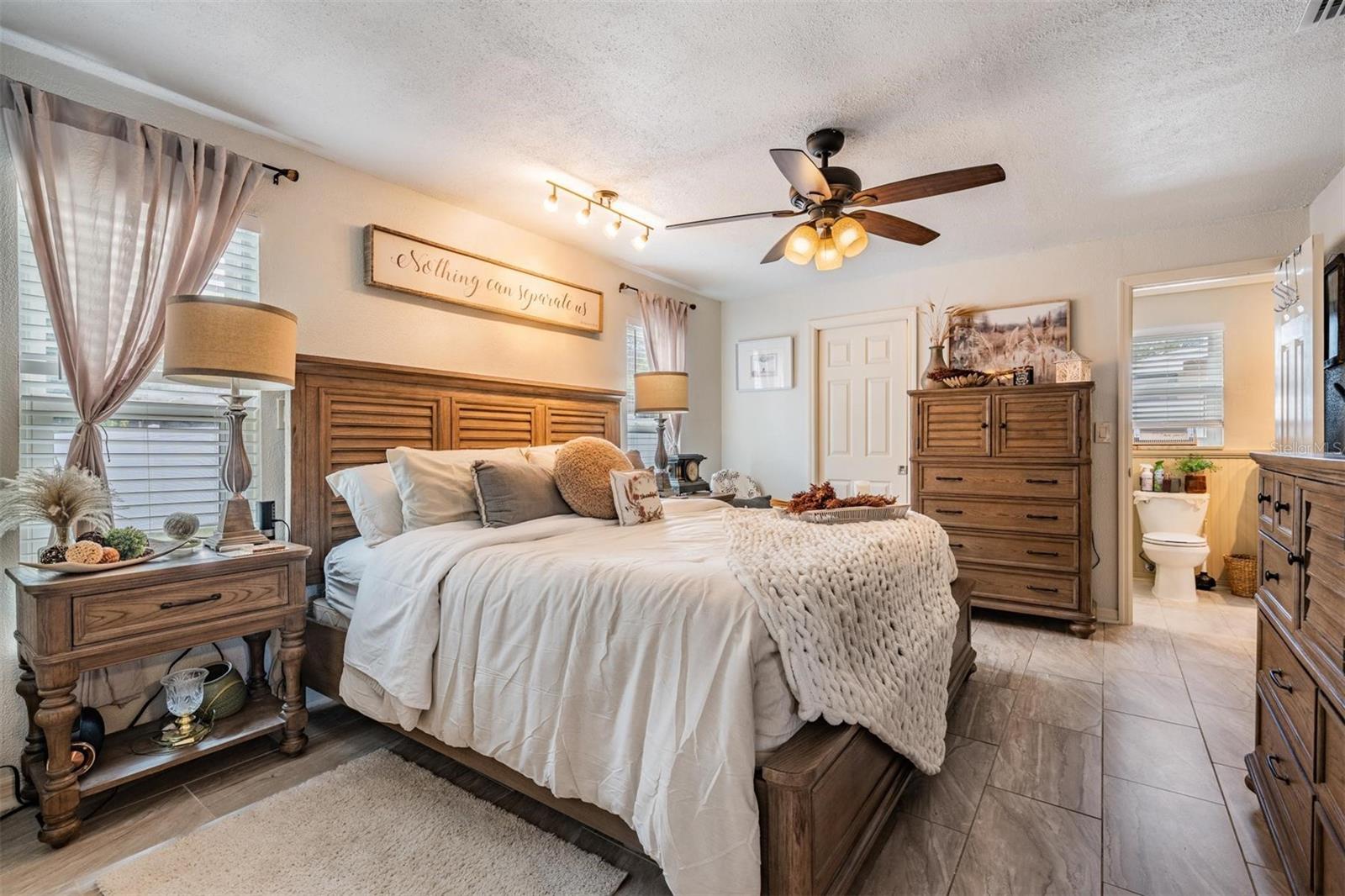 Image 19 of 35 For 2405 Summerlin Drive