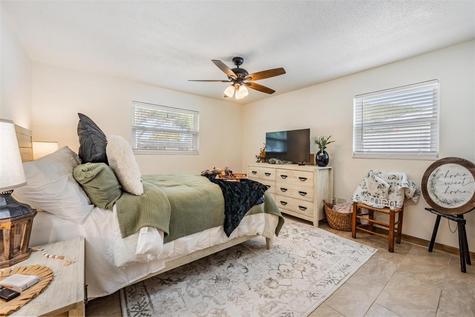 Image 20 of 35 For 2405 Summerlin Drive