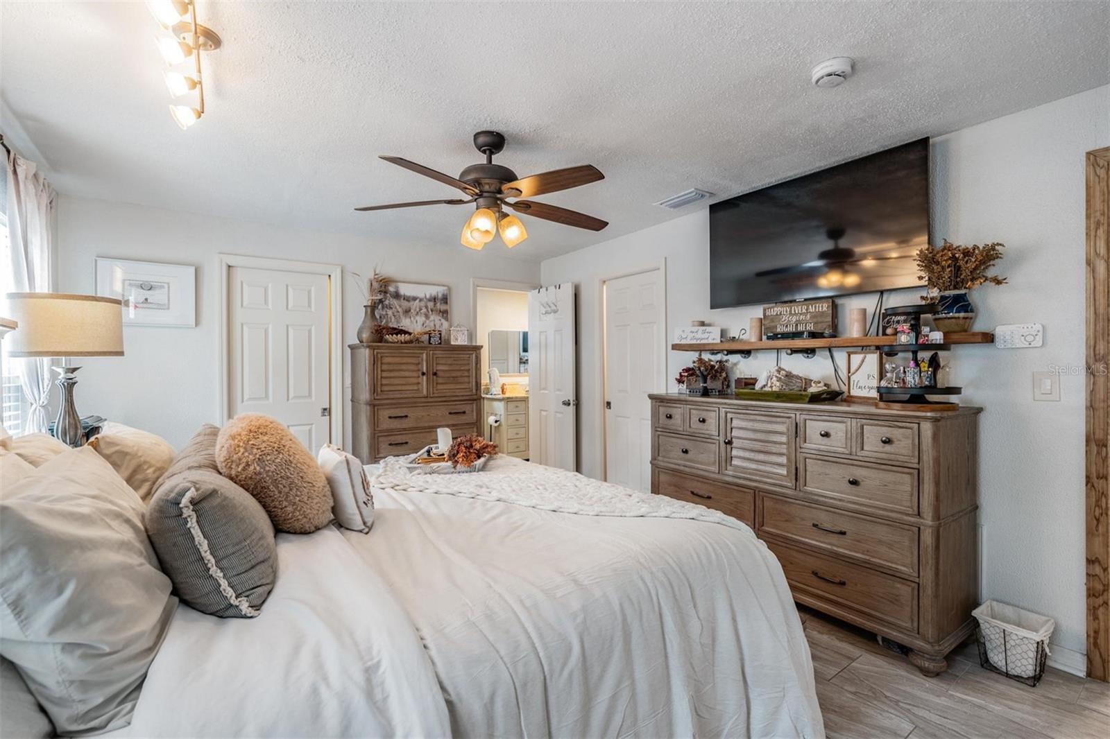 Image 27 of 35 For 2405 Summerlin Drive