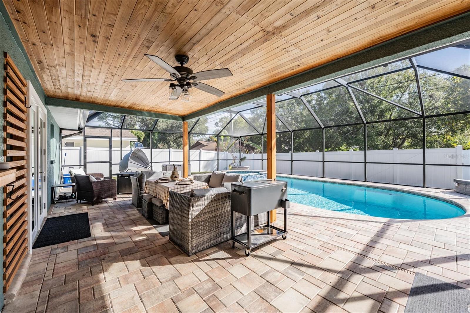 Image 28 of 35 For 2405 Summerlin Drive