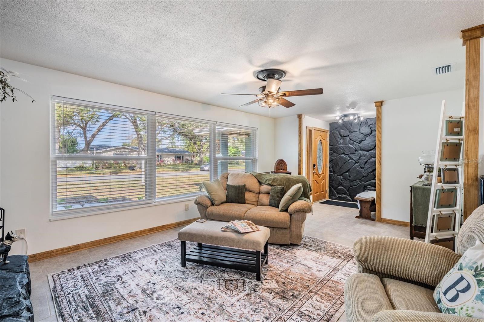 Image 4 of 35 For 2405 Summerlin Drive