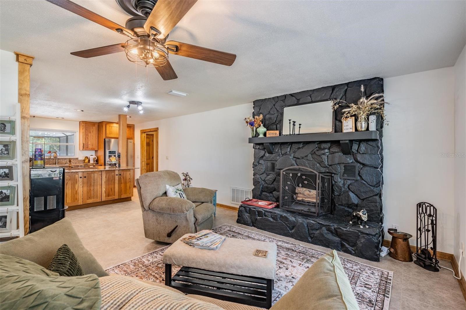 Image 5 of 35 For 2405 Summerlin Drive