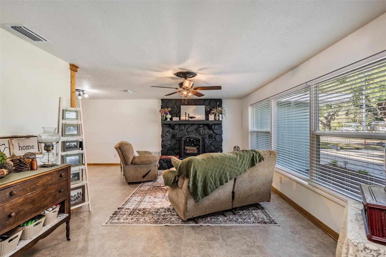 Image 7 of 35 For 2405 Summerlin Drive