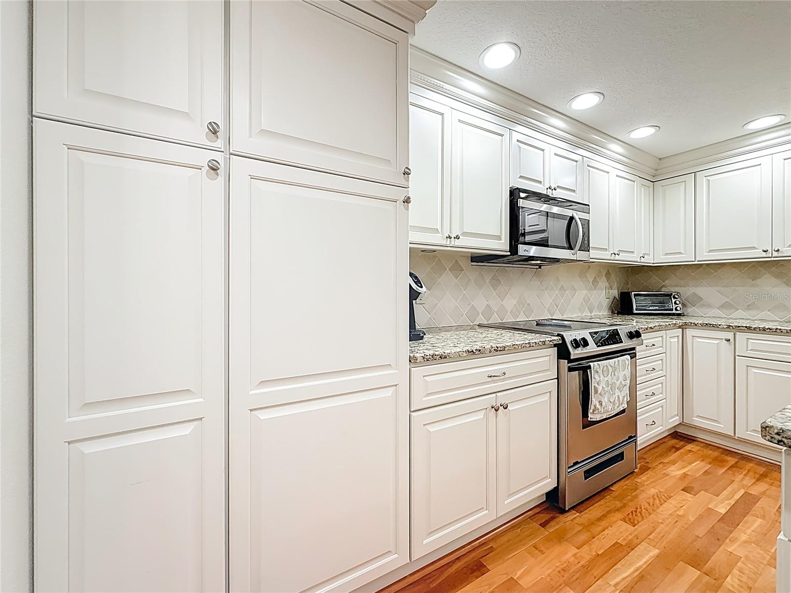 Image 20 of 68 For 6600 Sunset Way  208