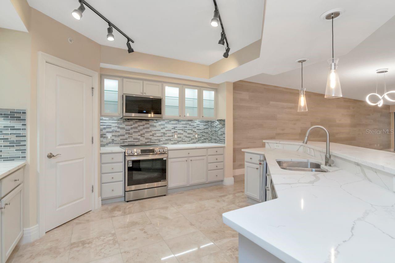 Image 23 of 45 For 1350 Gulf Boulevard 703