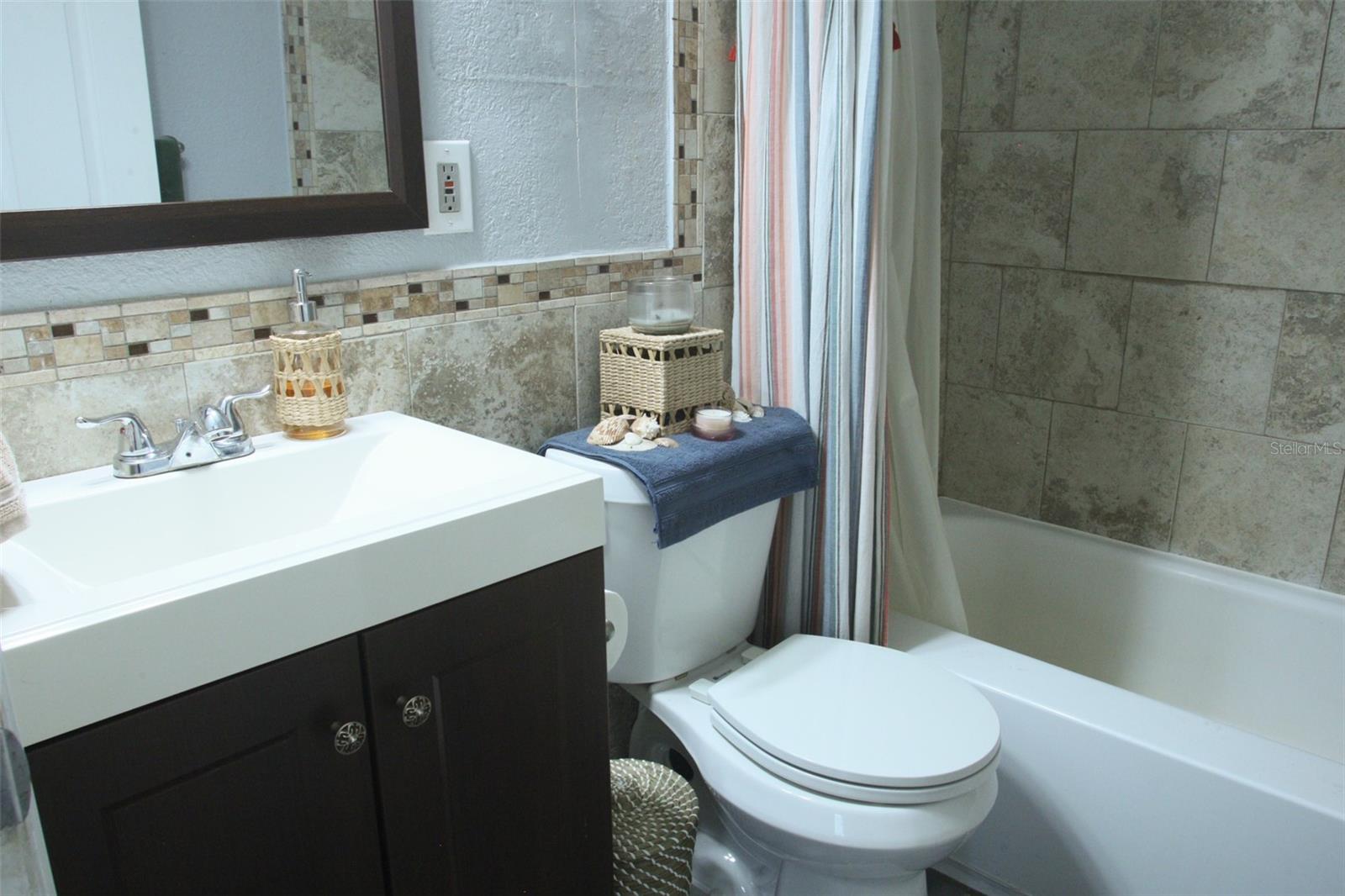 Image 11 of 22 For 5021 37th Avenue N