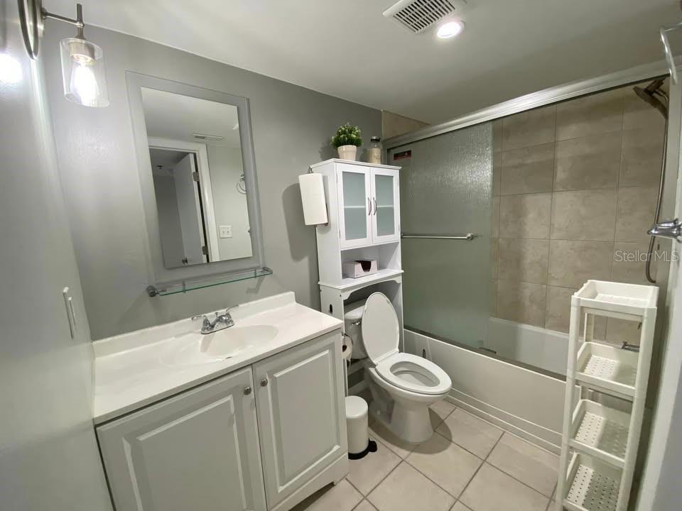 Image 14 of 23 For 701 Madison Avenue 421