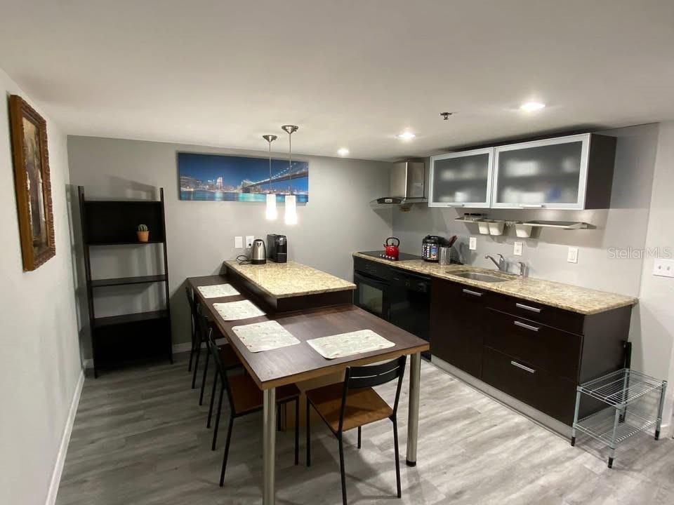 Image 18 of 23 For 701 Madison Avenue 421