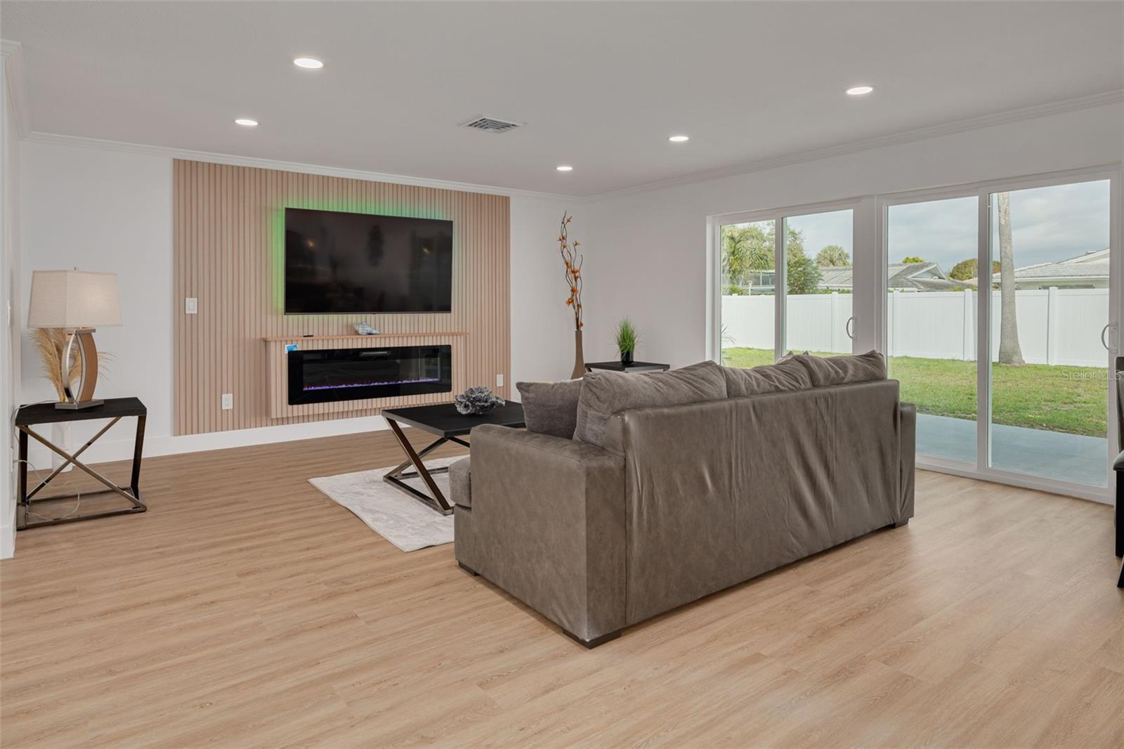 Image 8 of 39 For 13641 Pleasant Drive