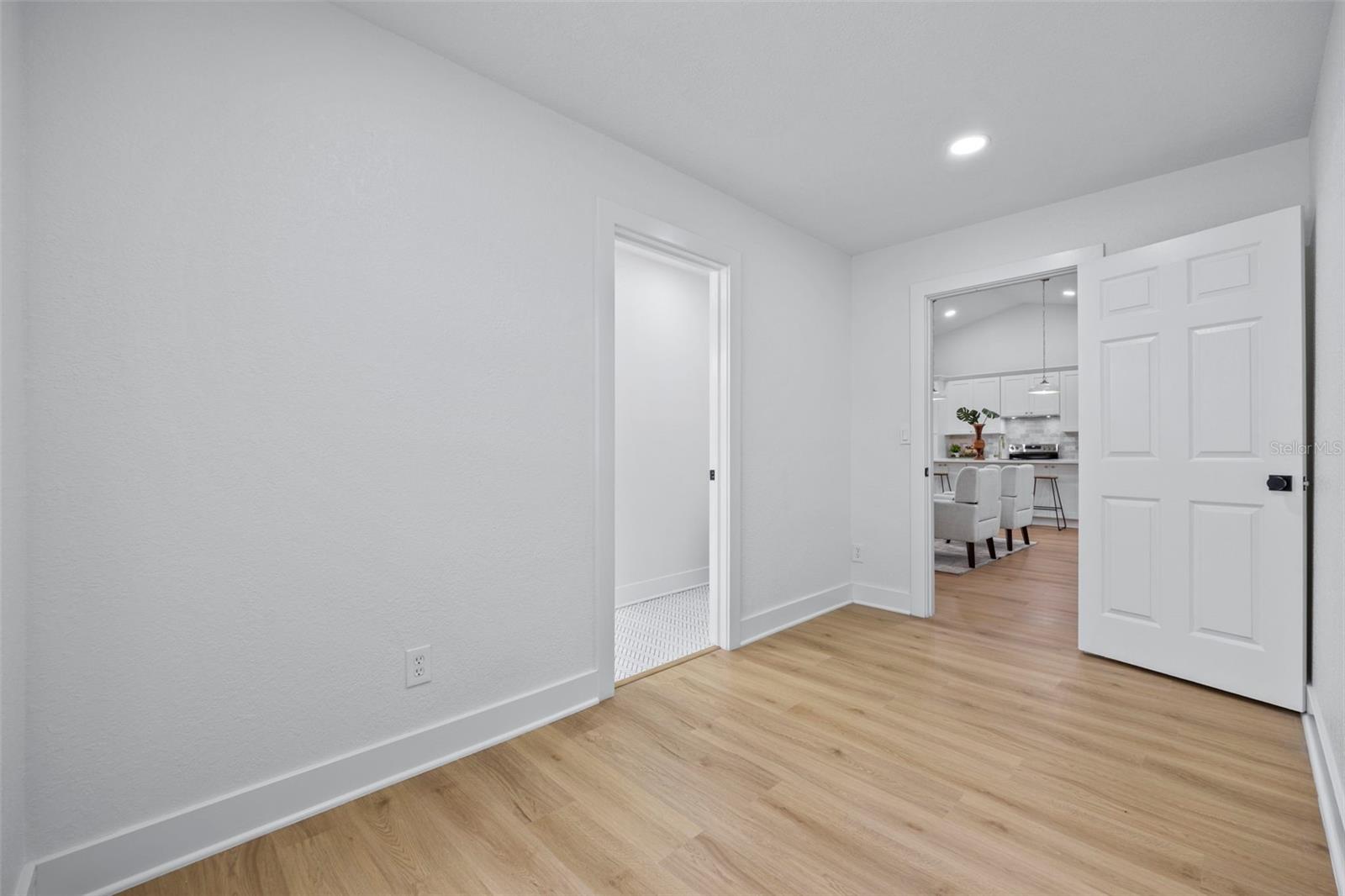 Image 32 of 47 For 4845 26th Court S