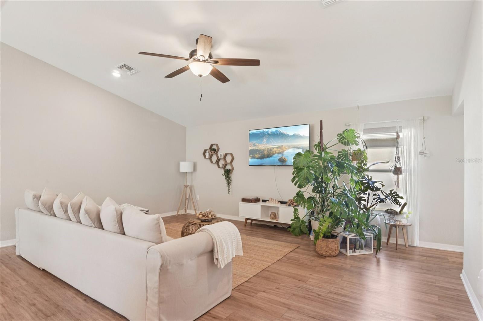 Image 12 of 45 For 523 Valentina Lane