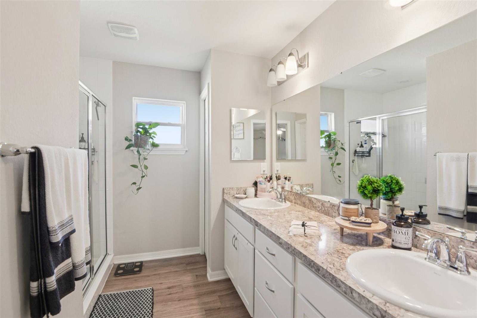 Image 25 of 45 For 523 Valentina Lane