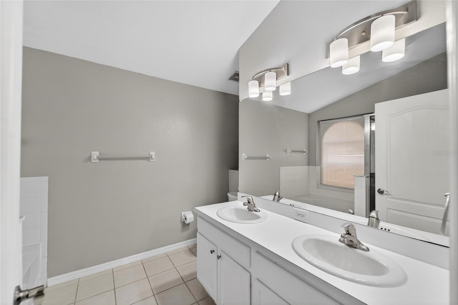 Image 25 of 58 For 11305 Symmes Lake Drive