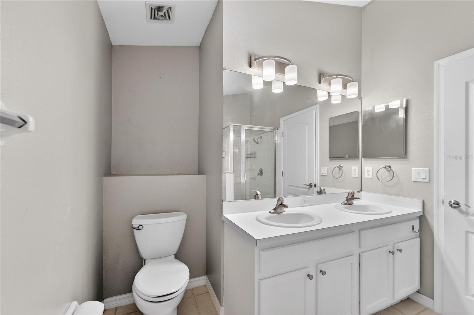 Image 31 of 58 For 11305 Symmes Lake Drive