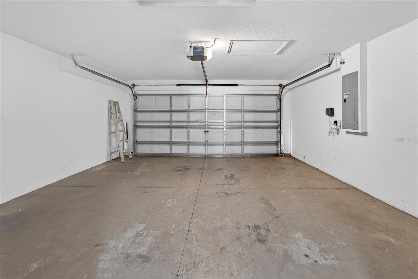 Image 40 of 58 For 11305 Symmes Lake Drive