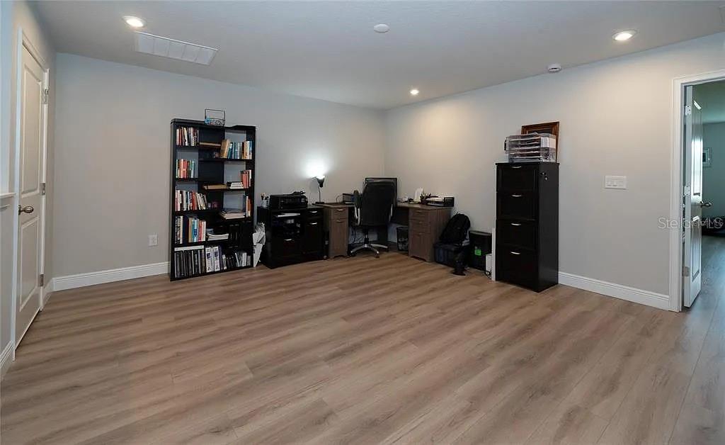 Image 16 of 23 For 26082 Woven Wicker Bend