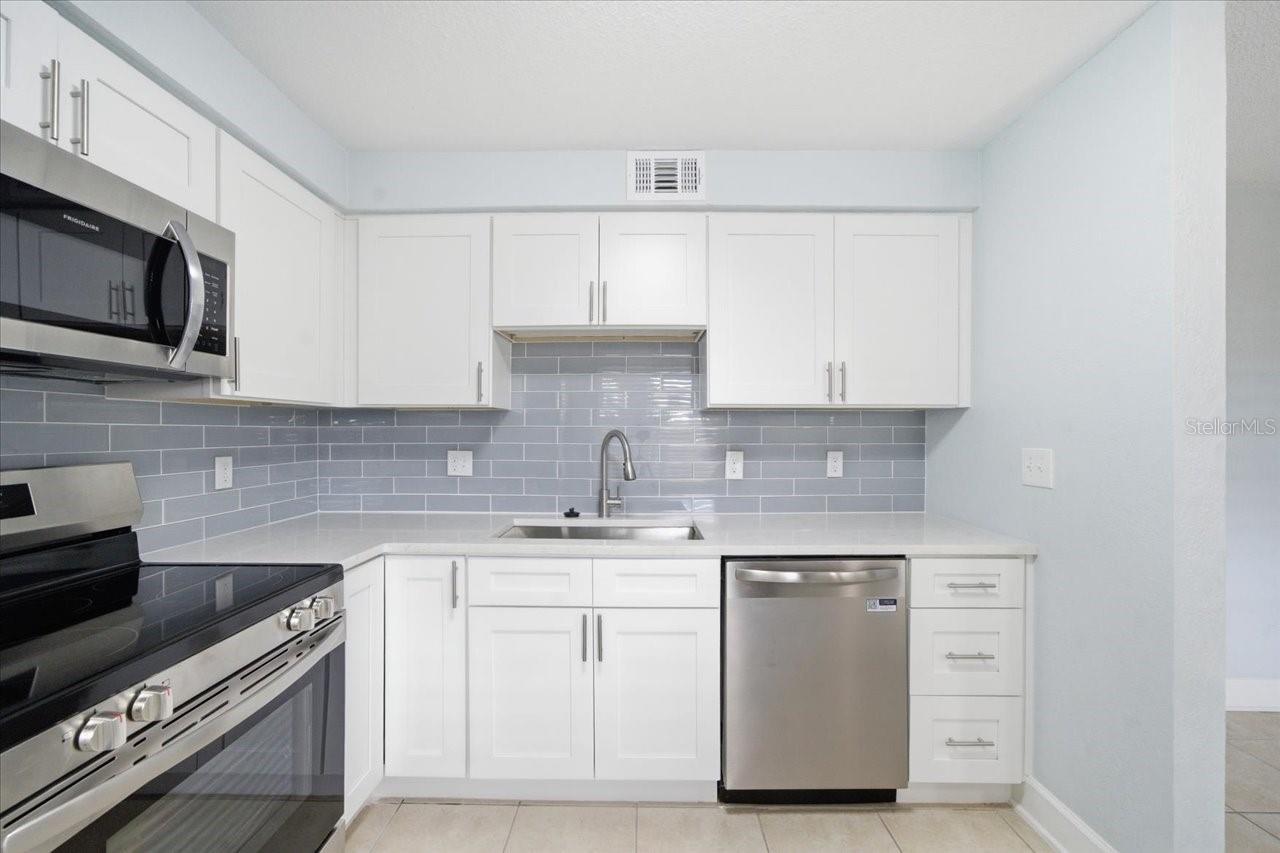 Image 19 of 44 For 17035 Gulf Boulevard 118