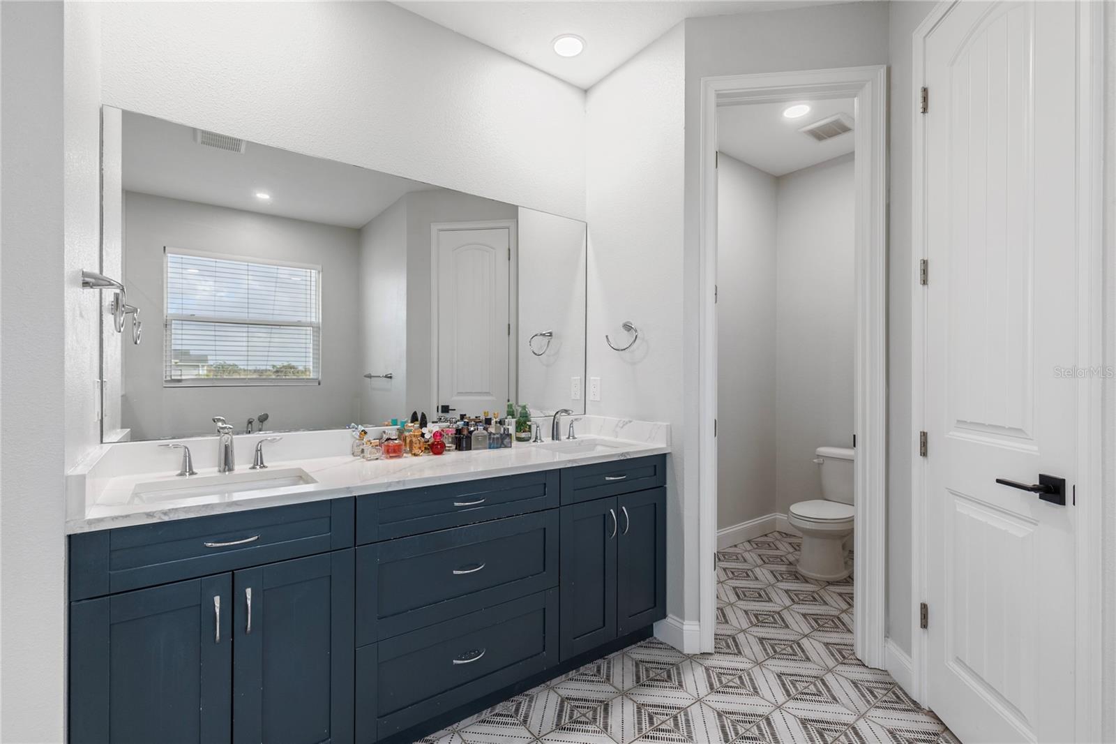 Image 17 of 37 For 32923 Drake Estates Way