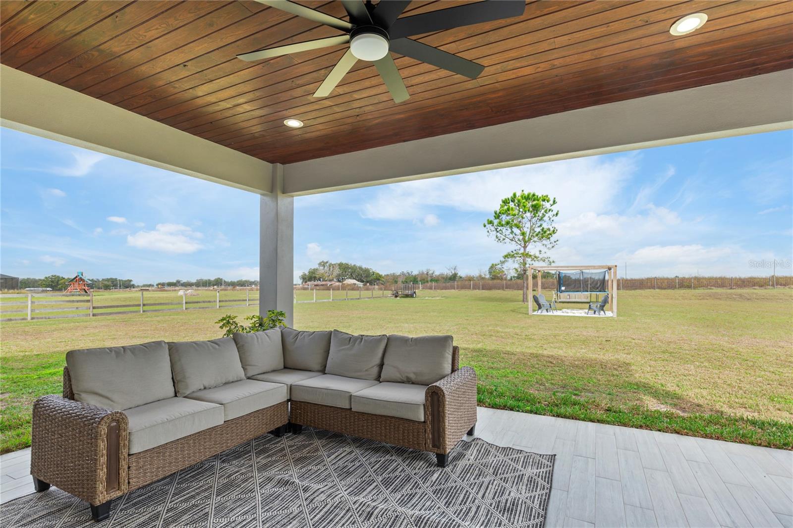 Image 31 of 37 For 32923 Drake Estates Way