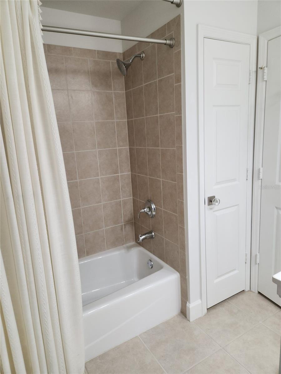 Image 24 of 33 For 17298 Acapulco Road 512