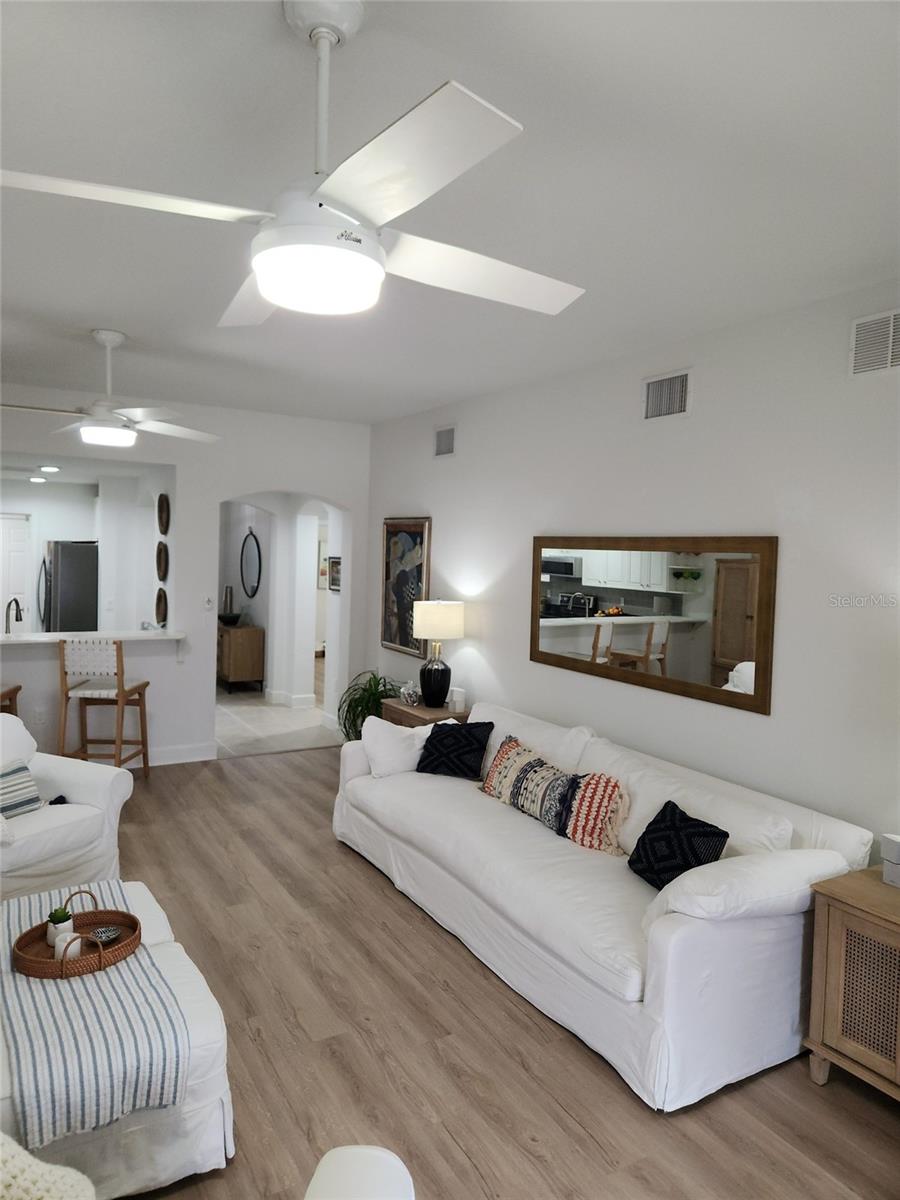 Image 3 of 33 For 17298 Acapulco Road 512