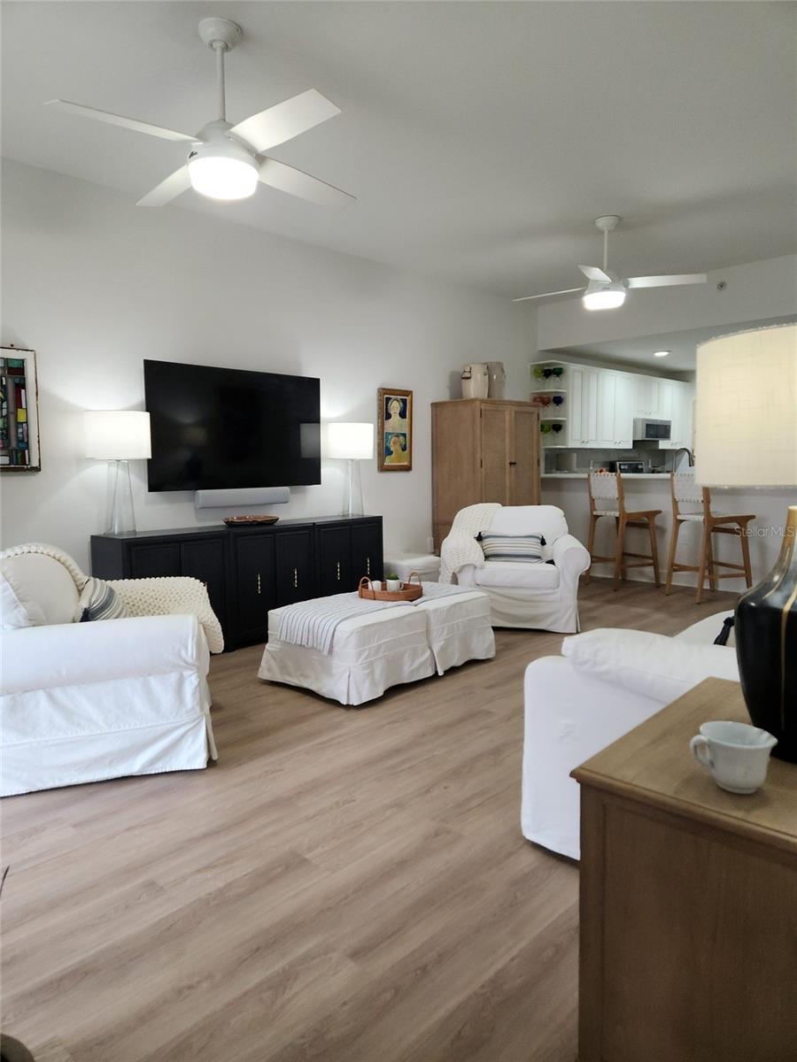 Image 4 of 33 For 17298 Acapulco Road 512