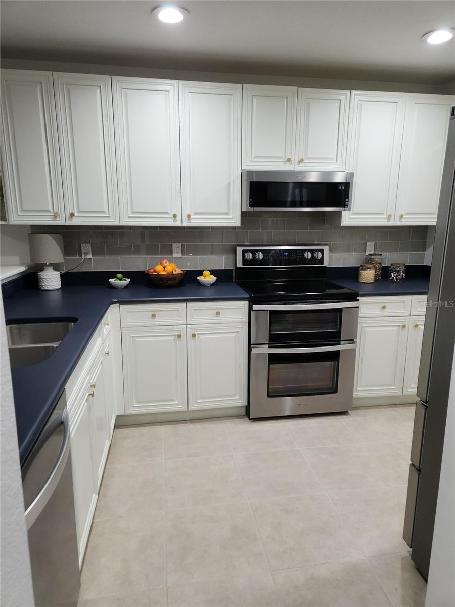 Image 7 of 33 For 17298 Acapulco Road 512