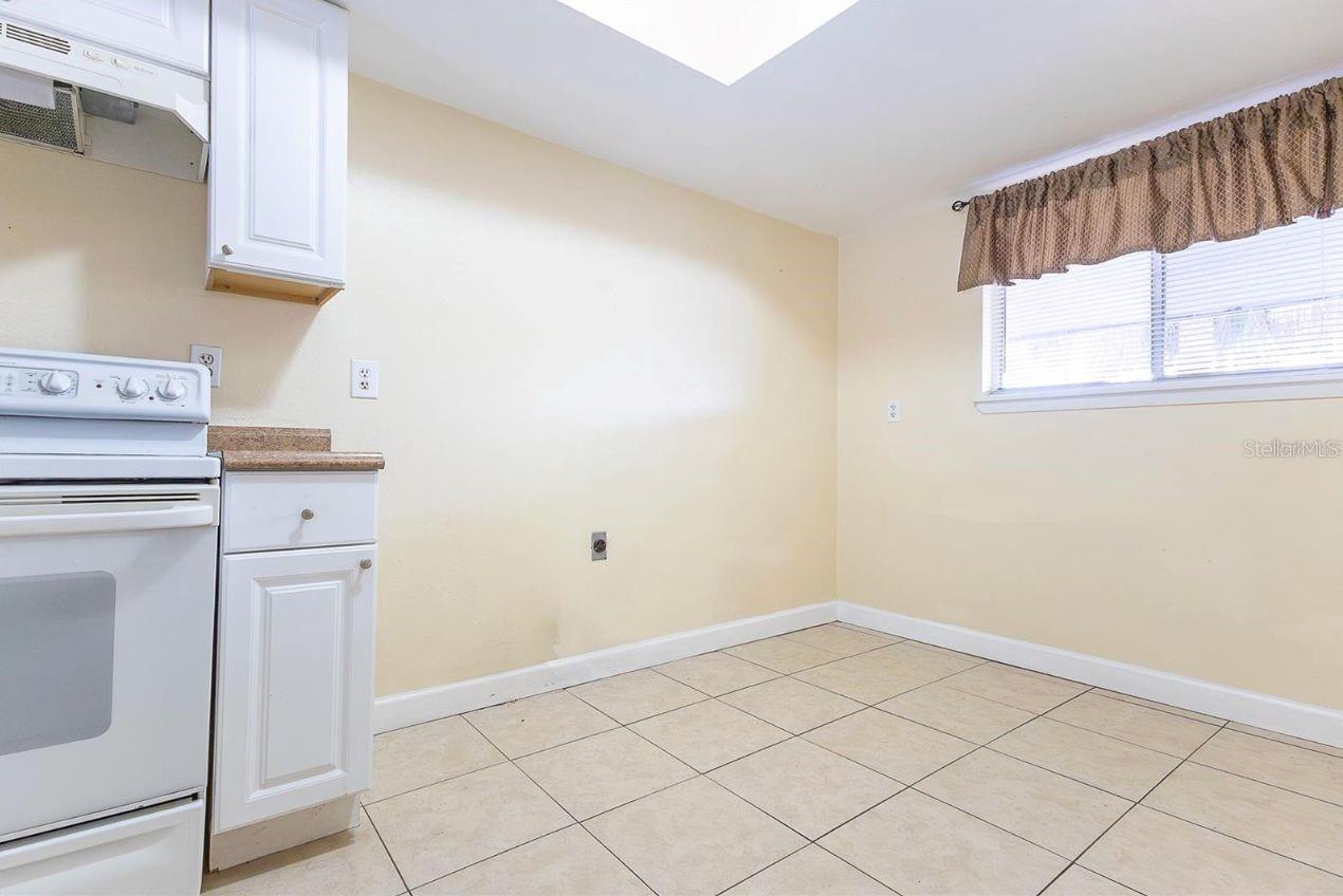 Image 3 of 14 For 6332 Newtown Circle 32b2