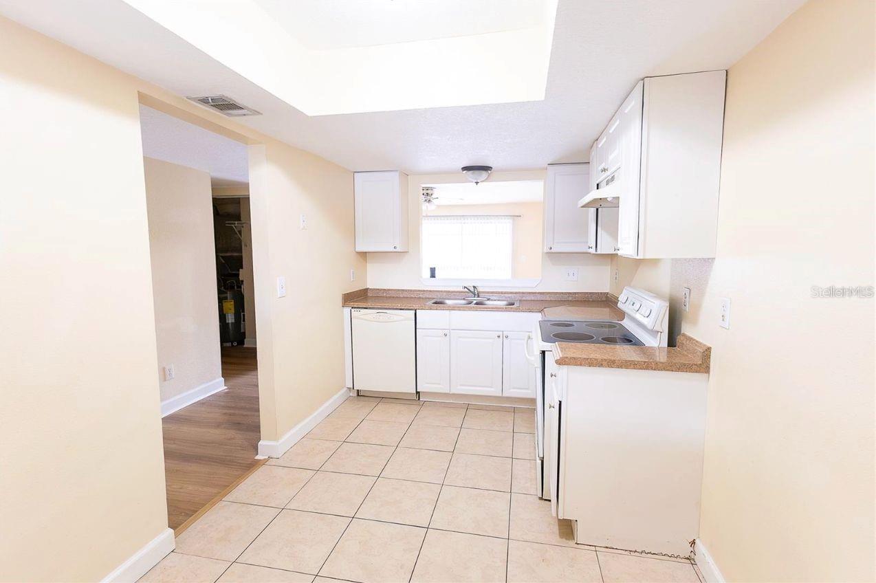 Image 5 of 14 For 6332 Newtown Circle 32b2