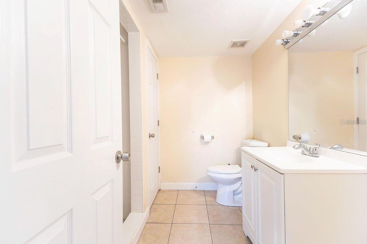 Image 6 of 14 For 6332 Newtown Circle 32b2