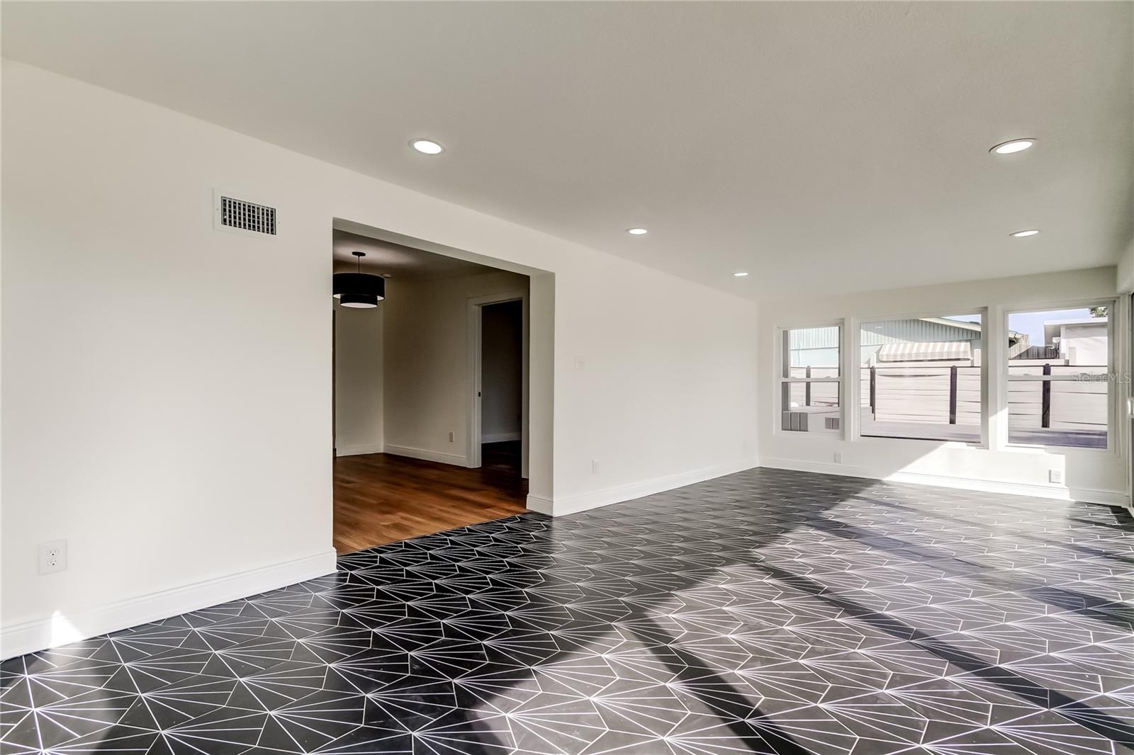 Image 10 of 28 For 8722 Elmwood Lane