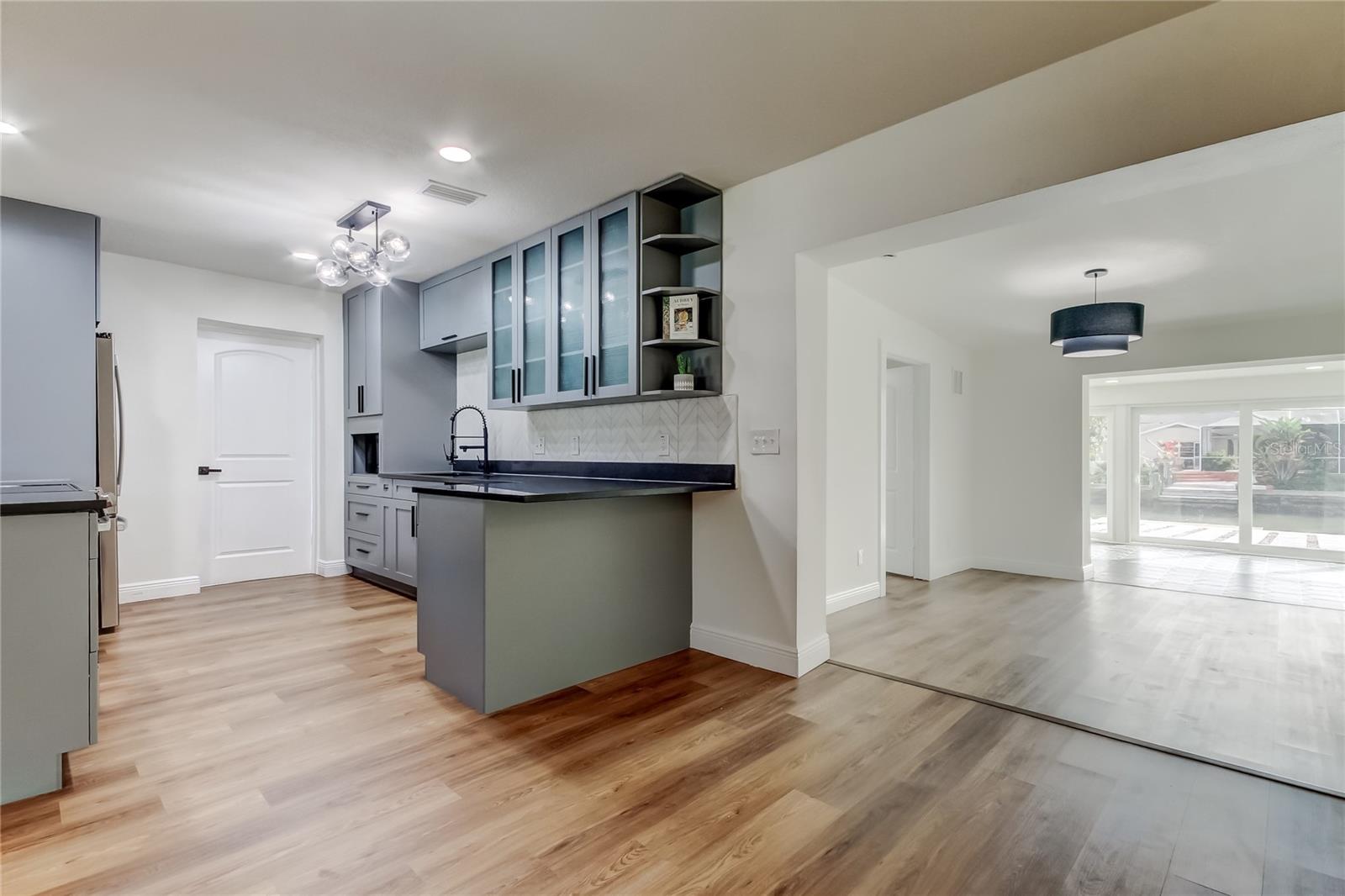 Image 19 of 28 For 8722 Elmwood Lane