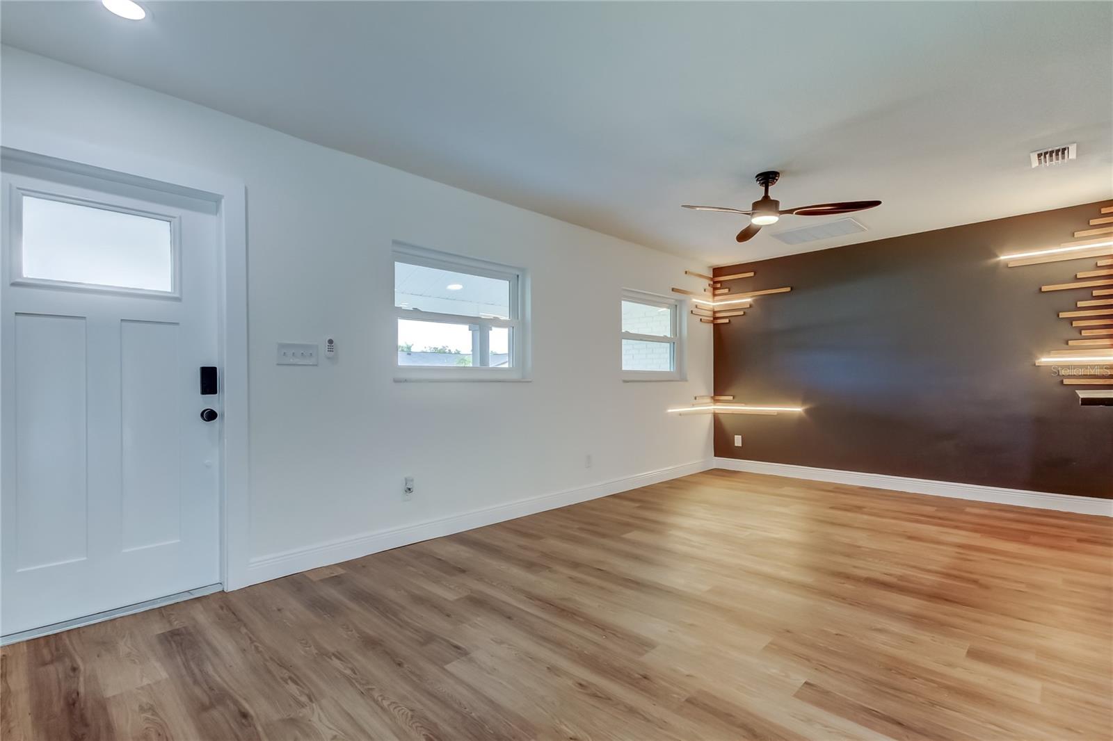 Image 4 of 28 For 8722 Elmwood Lane