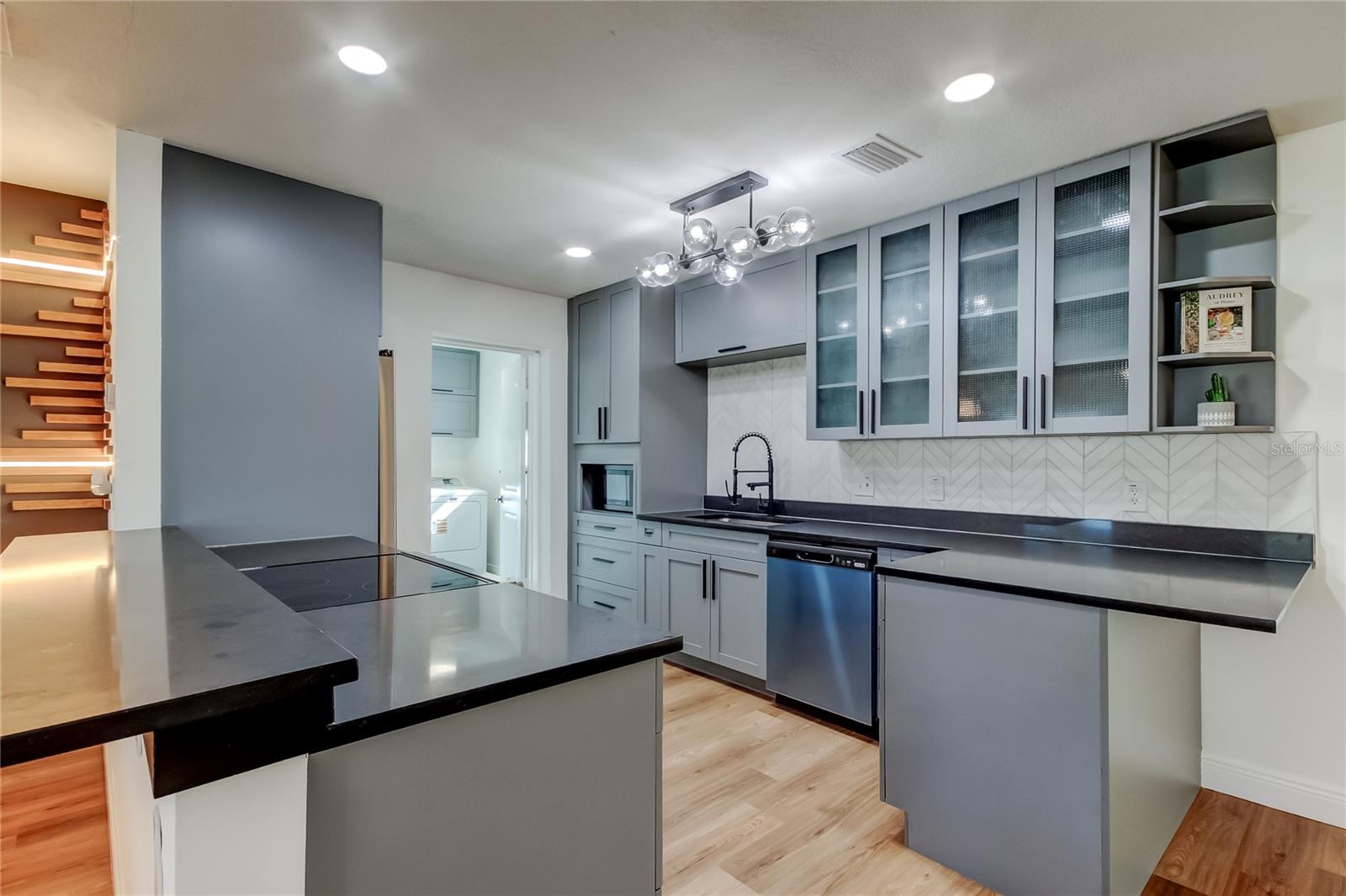 Image 5 of 28 For 8722 Elmwood Lane