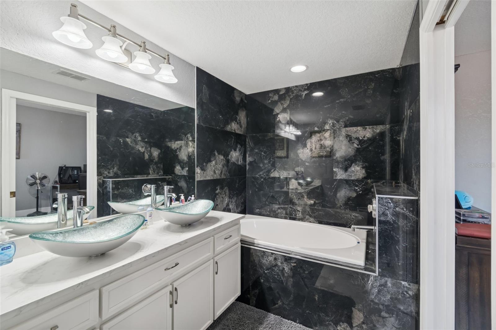 Image 18 of 56 For 9078 Birmingham Avenue