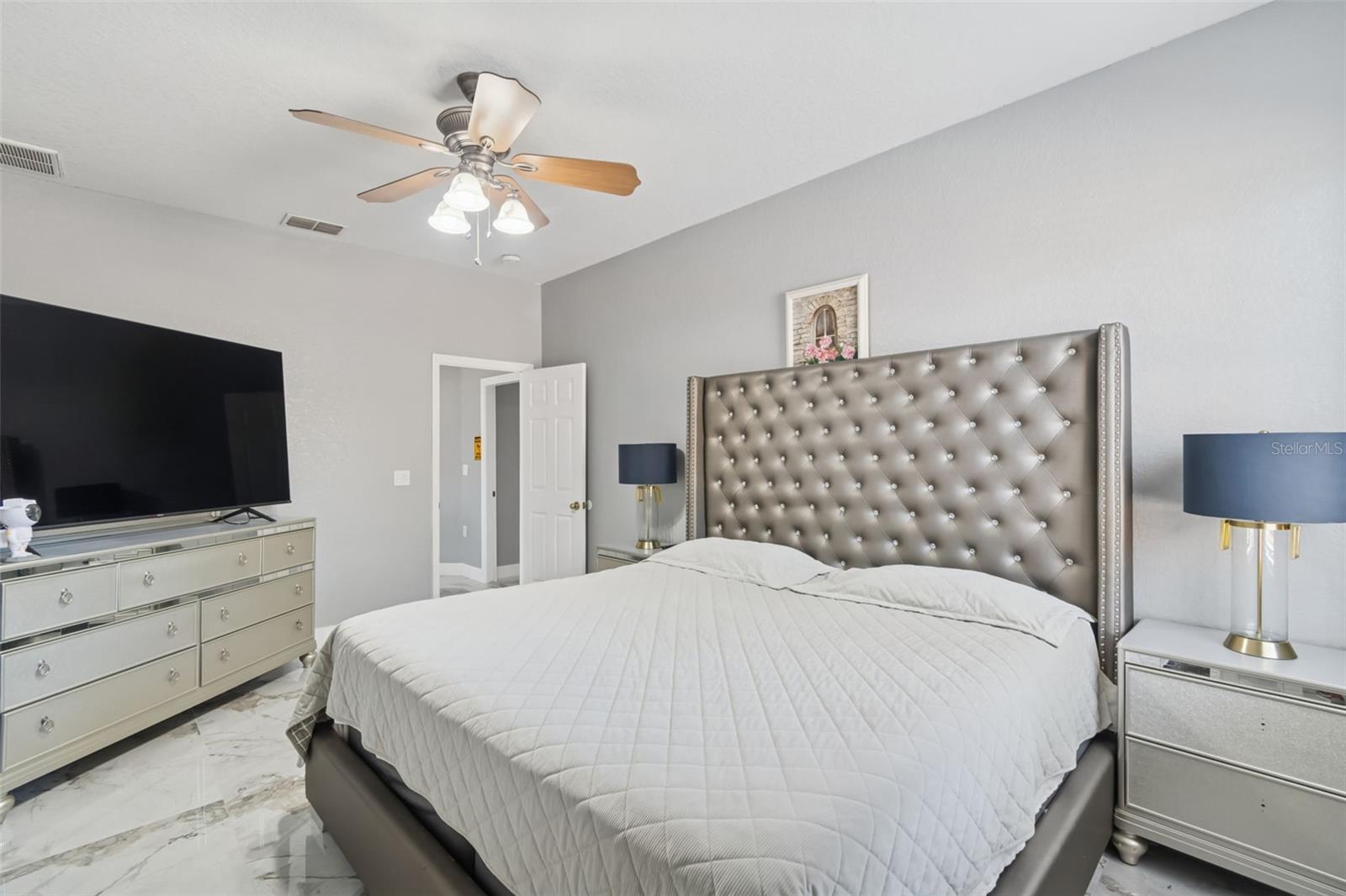 Image 23 of 56 For 9078 Birmingham Avenue