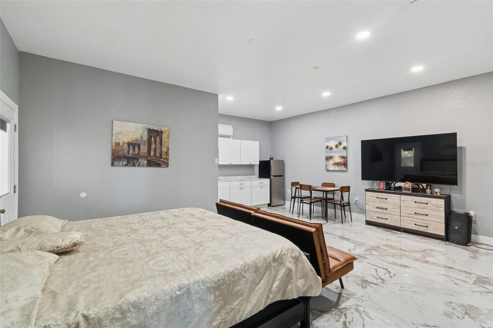 Image 24 of 56 For 9078 Birmingham Avenue