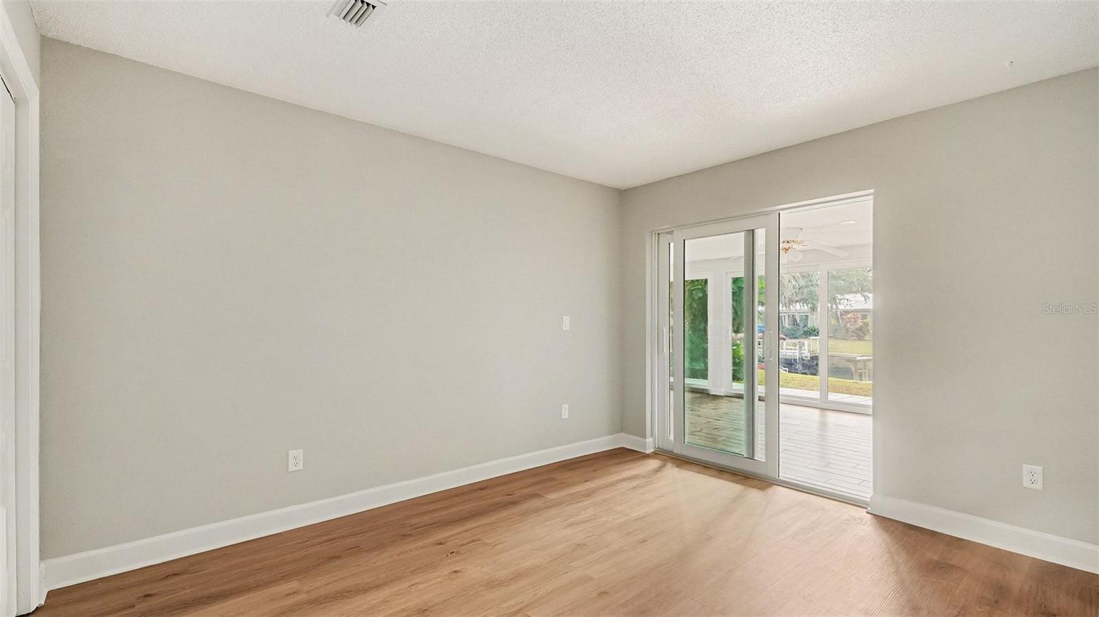 Image 19 of 30 For 11616 Kingfisher Court 180