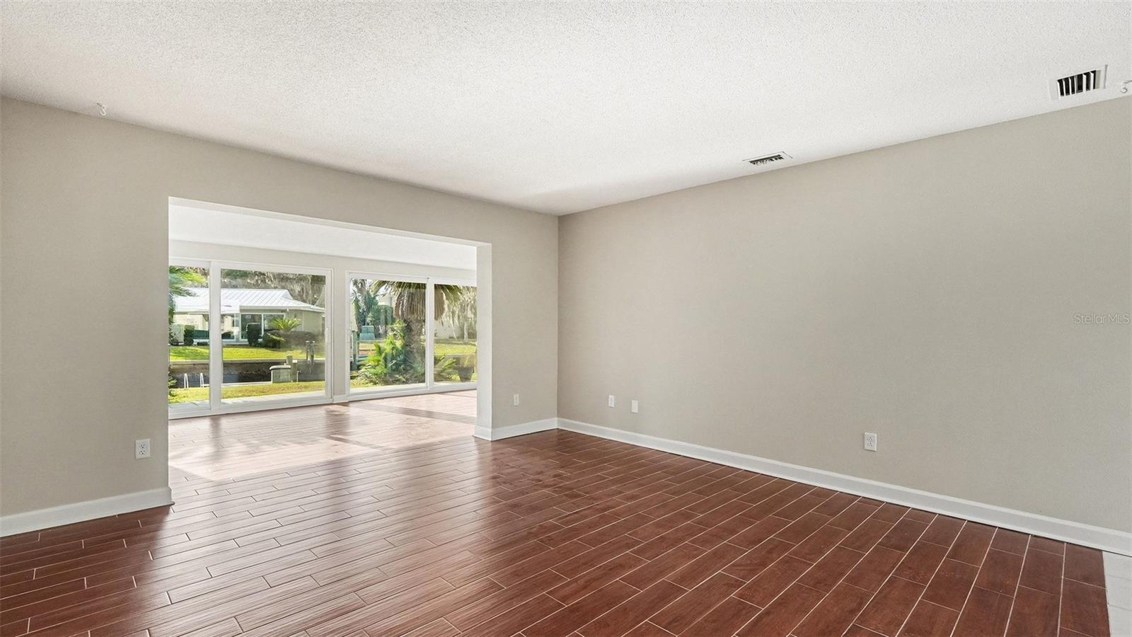 Image 8 of 30 For 11616 Kingfisher Court 180